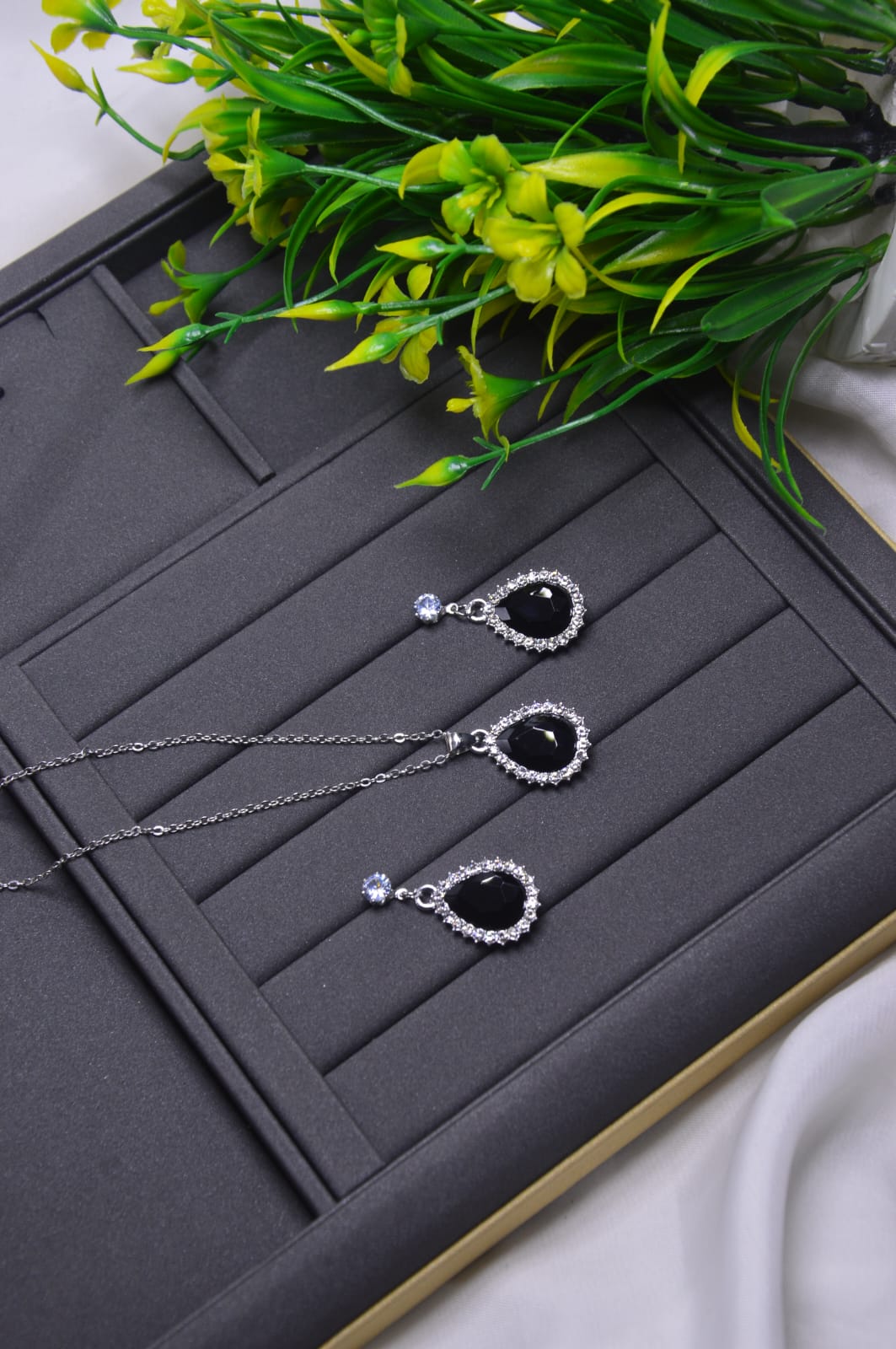 Earing & Pendant Set